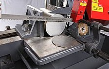 金鋒鋸業(yè)領(lǐng)導(dǎo)參加“好品山東”帶鋸條帶鋸床研討會(huì)